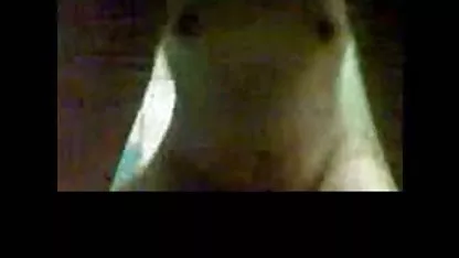 Seksi rambut pirang mengisi xxx video indo hot vaginanya dengan tebal brutal dildo